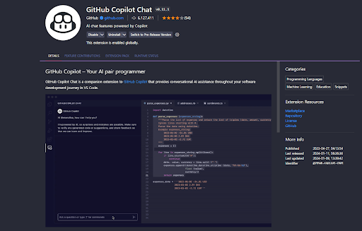 Imagem da tela do VS Code mostrando a extensão Github Copilot Chat. Ao topo, o nome da extensão ao lado do logotipo dela. Logo abaixo, os botões de instalar, desativar e mudar a versão da extensão. No centro da página, exemplos de como usar a extensão são exibidos. Ao lado direito, mais informações sobre a extensão.